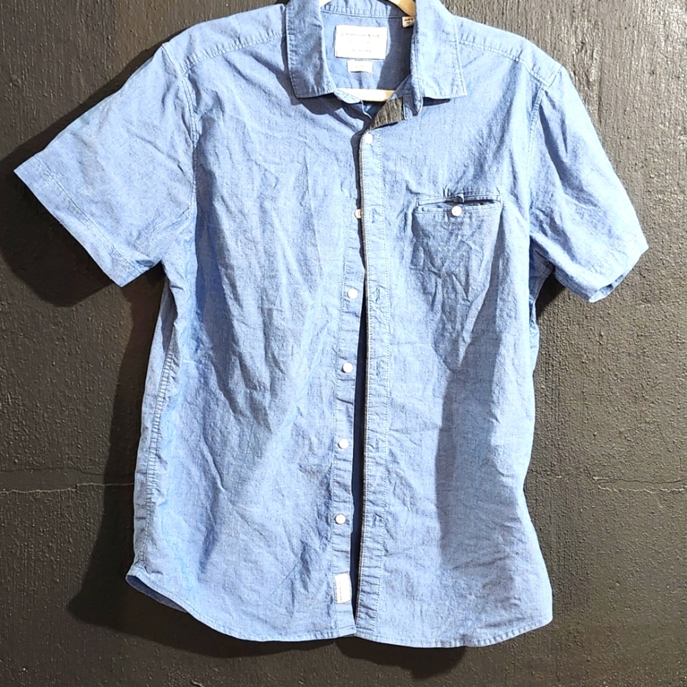 Men short sleeve  button down  shirt